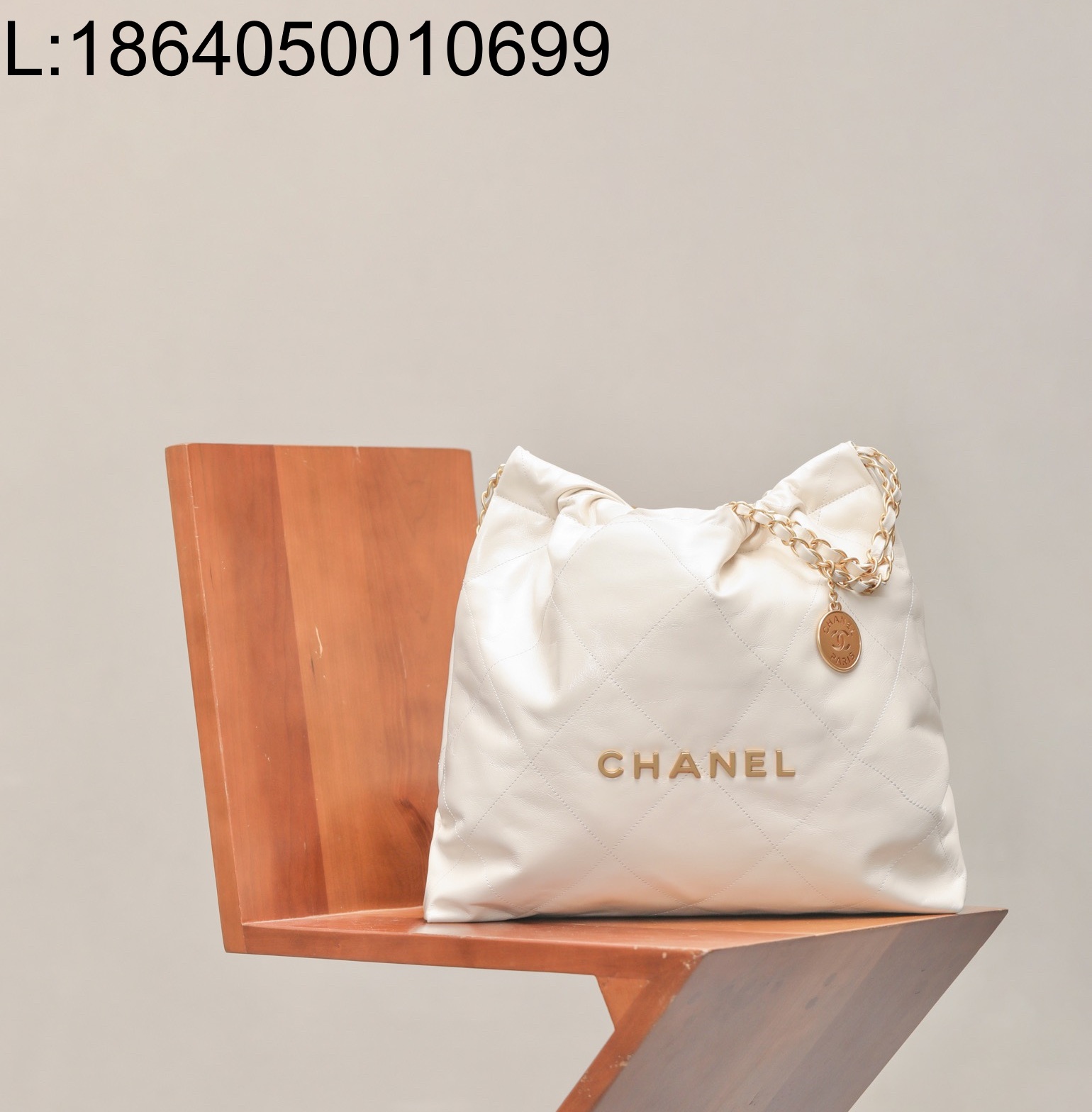 [CD] 샤넬 금장 22백 39*42cm 화이트 이디엄