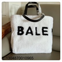 [dxg] 발렌시아가 모노그램 시어링 퍼 토트백 35*36*18cm 화이트 레더