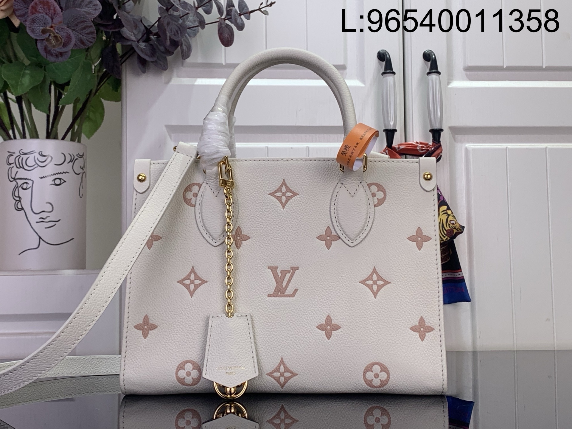 [88factory] 루이비통 온더고 스몰 M28313 25*19*11.5cm 아이보리 다크 핑크