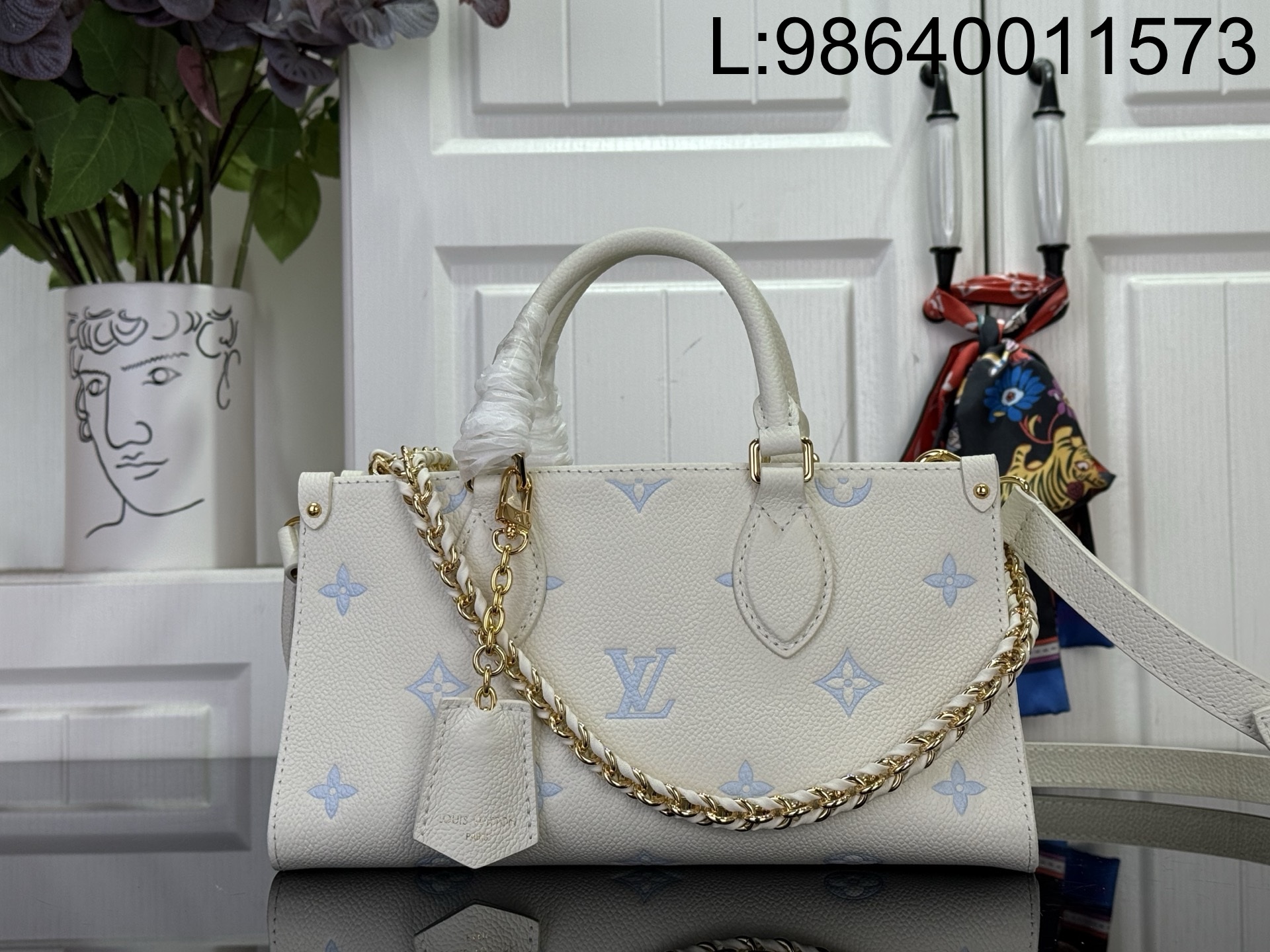 [88factory] 루이비통 온더고 이스트 웨스트 M27577 13*10*25cm 아이보리 블루