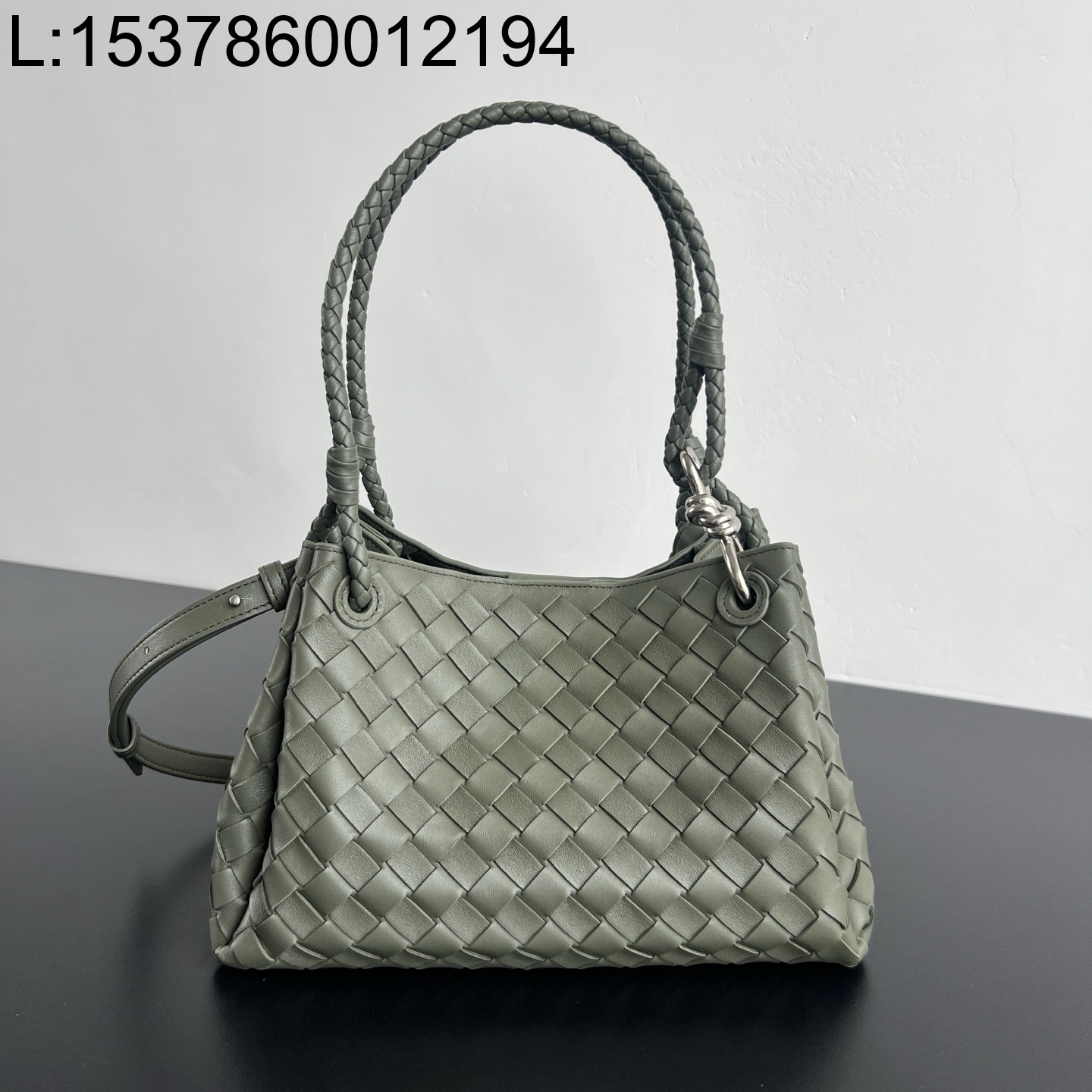 징 팩토리 보테가베네타 파라슈트 835921 29.5*18.5*17.5cm 피클