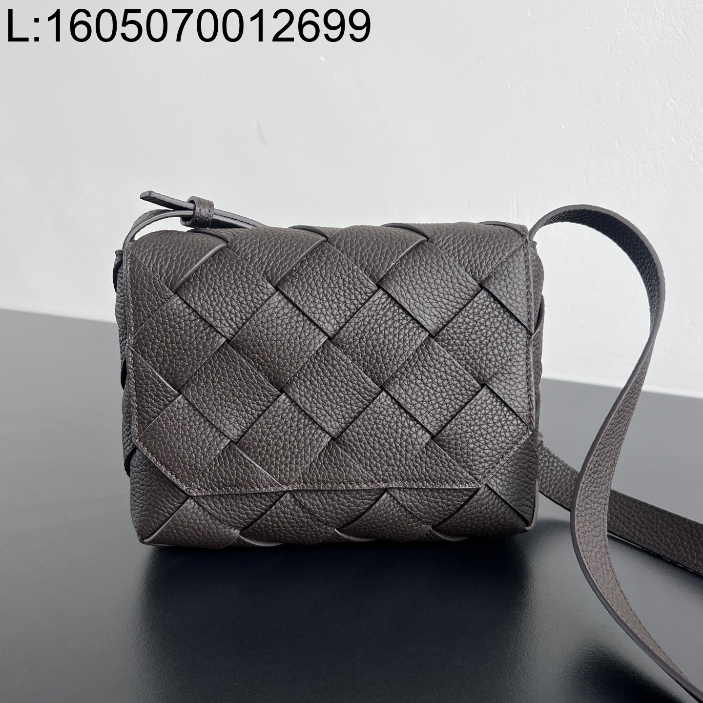 징 팩토리 보테가베네타 디아고 795637 22.5*16.5*5.5cm 폰단트