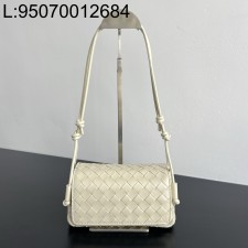 징 팩토리 보테가베네타 노뚜르노 843893 21*11*9cm 아이보리