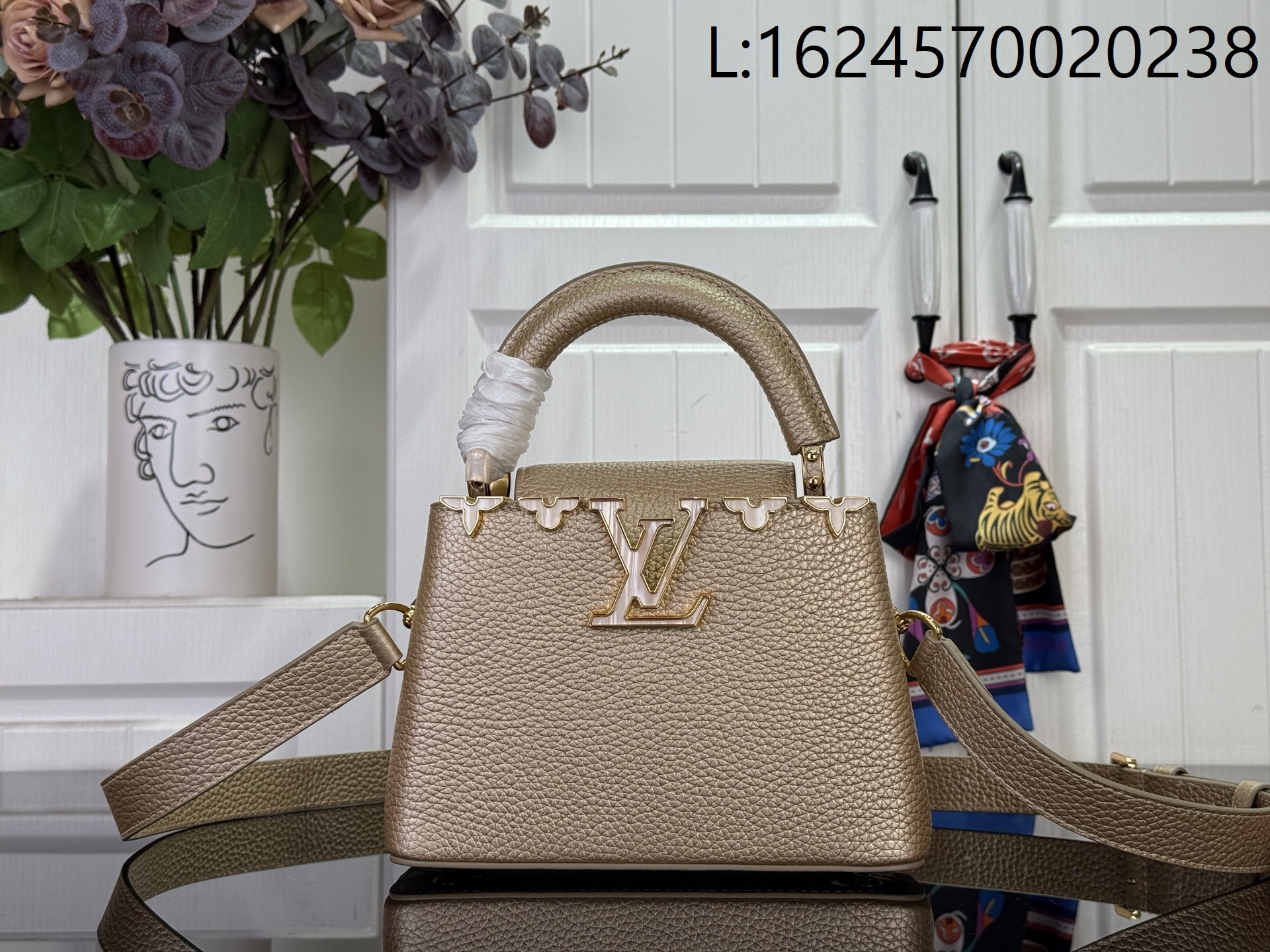 [88factory] 루이비통 카퓌신 미니 M14201 M56669 21*13.6*8cm 라이트 골드