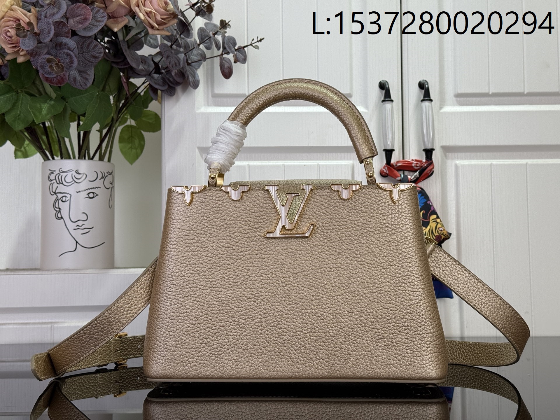 [88factory] 루이비통 카퓌신 BB M14201 M56669 27*17.3*9cm 라이트 골드