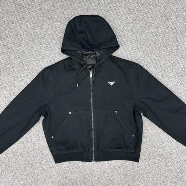 [윌리엄 셀러] 프라다 후드 집업 자켓 블랙 웨이디안 주소
