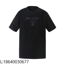 [잔디집2] 프라다 로고 프린트 크루넥 반팔티 블랙