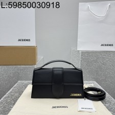 [카타] 자크뮈스 밤비노 크로스바디 플랩백 블랙 24*13*7cm 금장 유광 