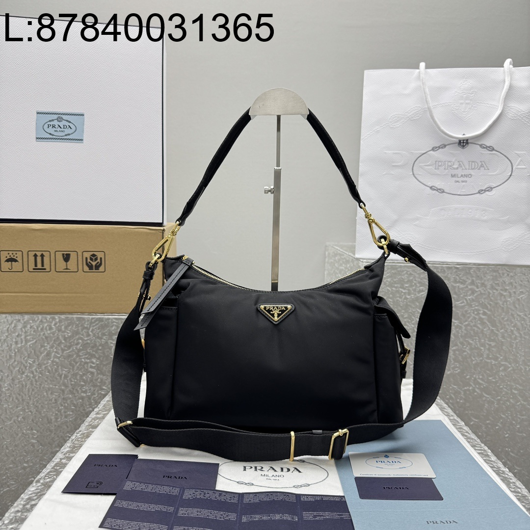 [카타] 프라다 익스플로어 리나일론 앤 레더 백 블랙 금장 32*11.5*22cm