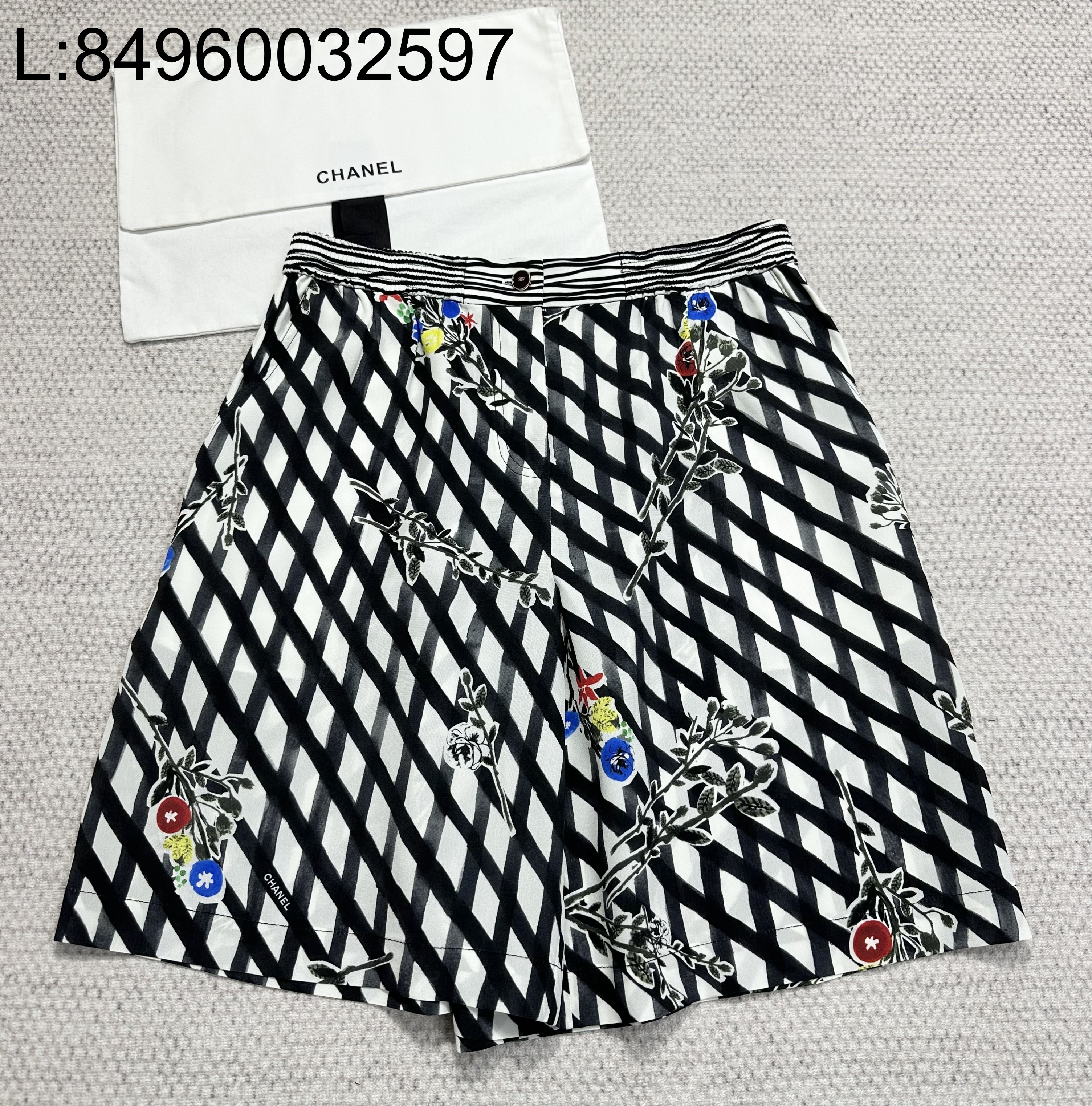 [타지아공장(tj공장) -여성전용 ] 샤넬 실크 멀티컬러 플라워 퀼팅 반바지 블랙