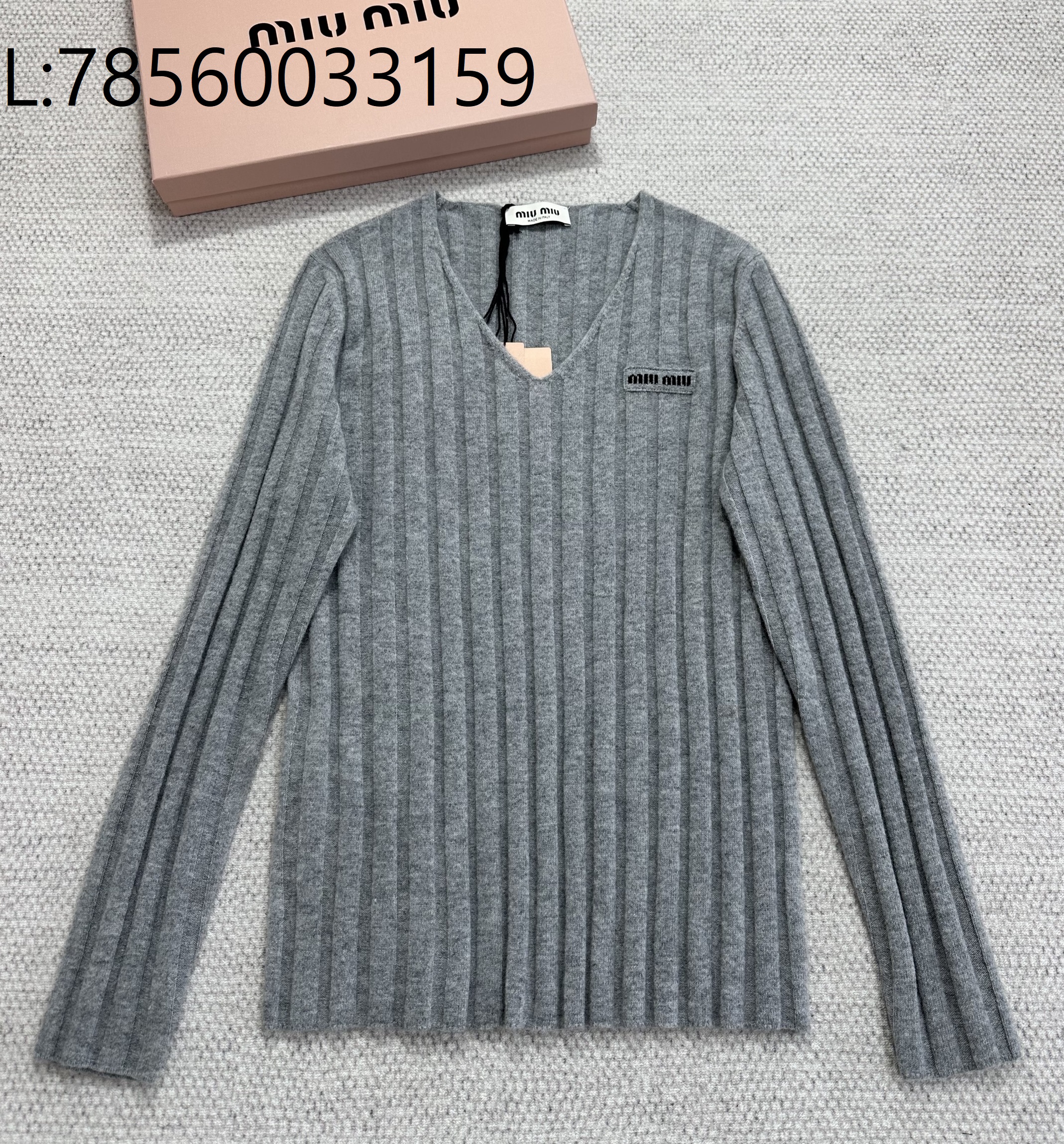 [타지아공장(tj공장) -여성전용] 미우미우 캐이미어 스트라이프 브이넥 긴팔 니트 그레이