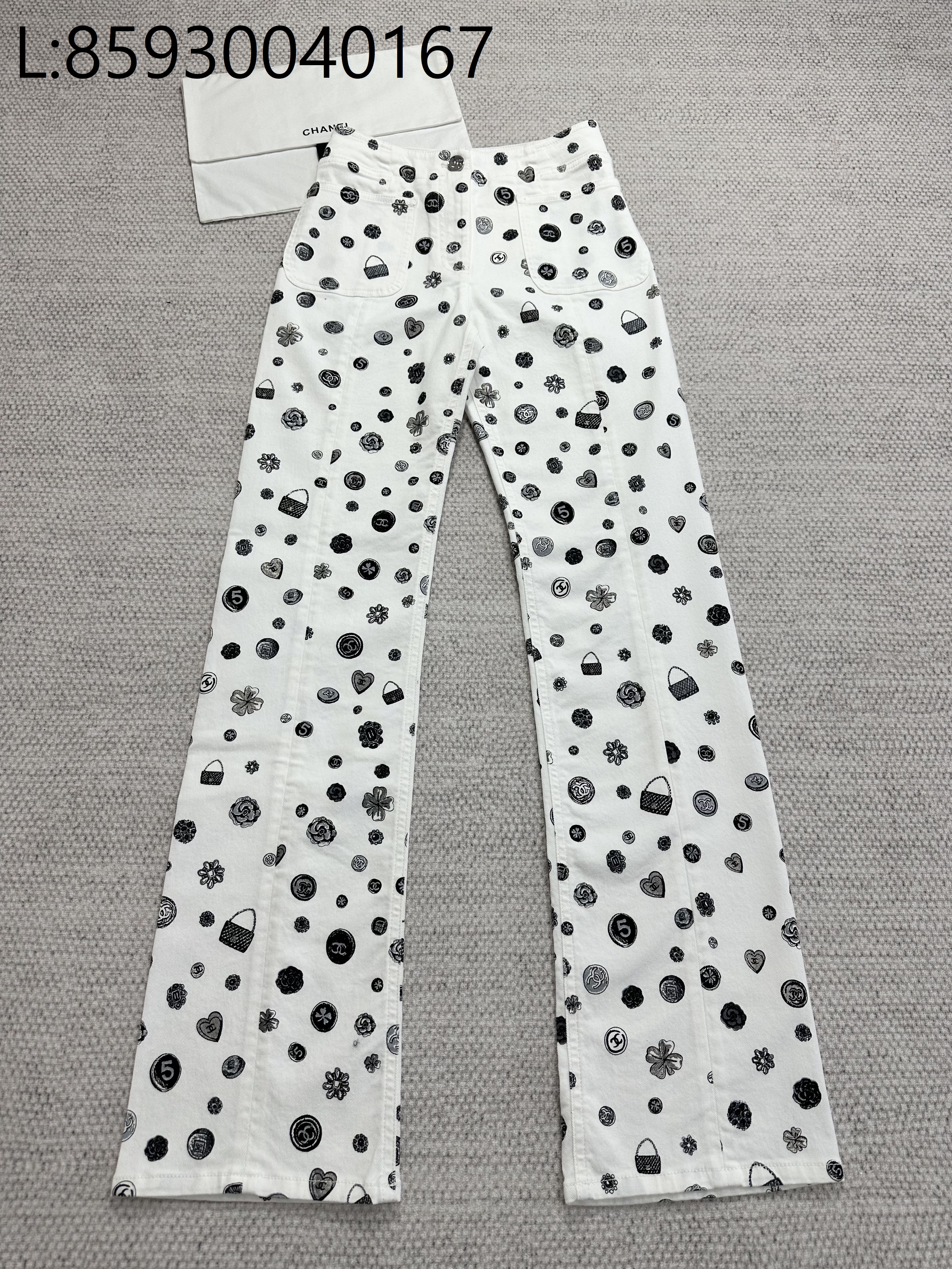 [타지아공장(tj공장) -여성전용] 샤넬 25FW 로고 올 오버 프린트 데님 팬츠 화이트