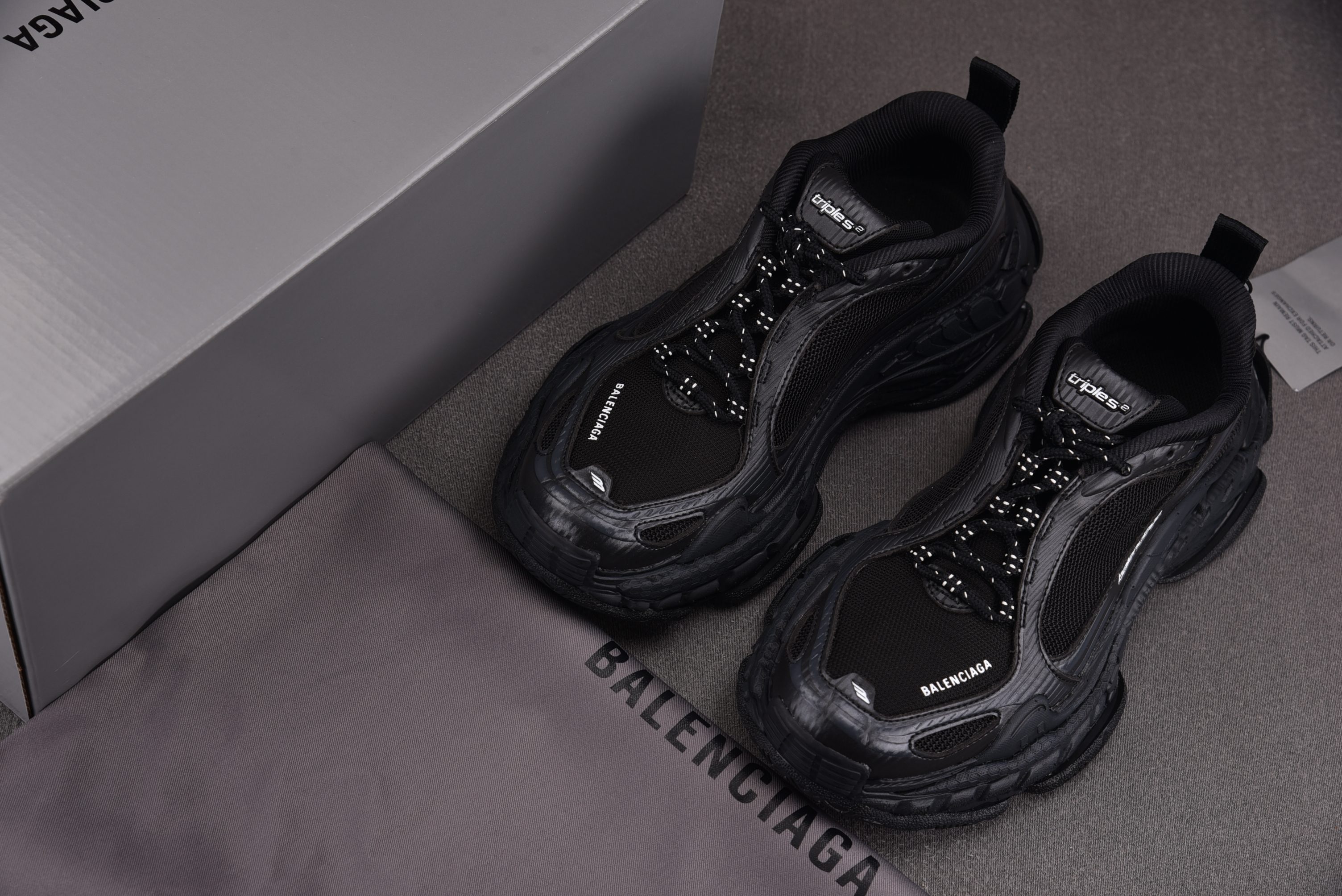 [XA] 발렌시아가 트리플 S 2 스니커즈 블랙 커플